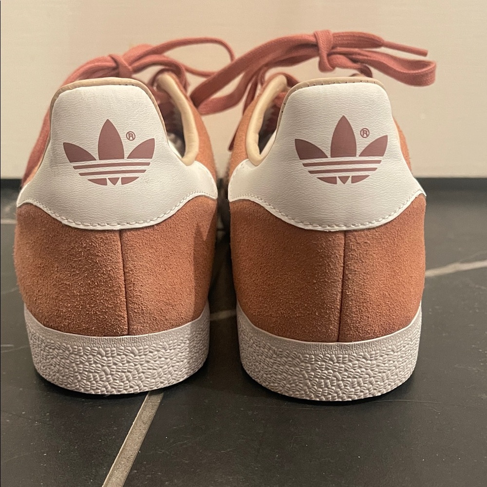 Adidas Gazelle Coral and White Sneakers - Picture 4 of 10